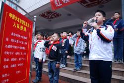 红领巾心向党，优秀队员我争当