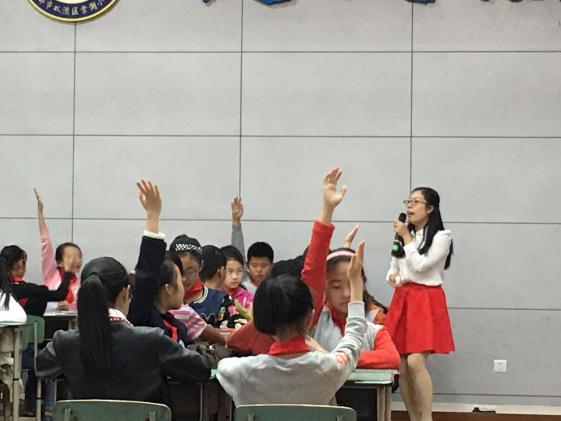 棠外附小李小琴老师为双流区小学六年级语文研讨活动献课