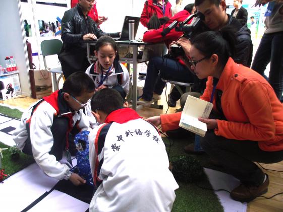 棠外附小机器人在四川省青少年科技创新大赛中获第一名