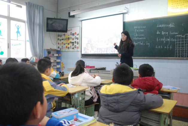 小初英语衔接交流会在附小举行