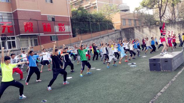 棠外附小教师何洁应邀为重庆市校园足球教练员、足球啦啦队培训班授课