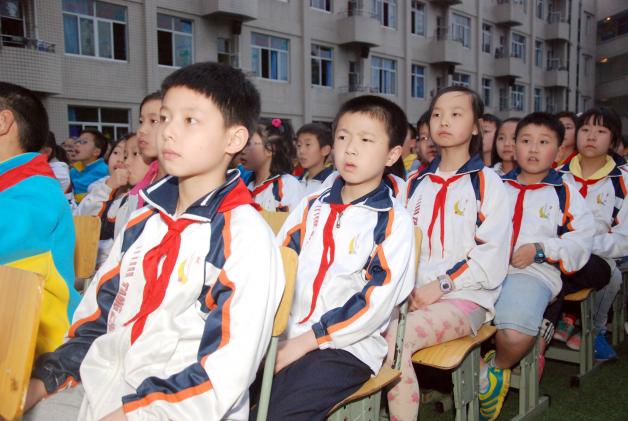 棠外附小本学期“坝坝电影”开播了啦